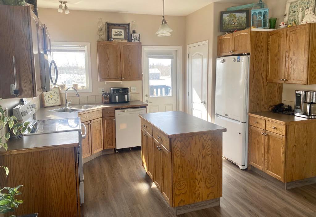 Picture for 4513 44 Avenue Close  