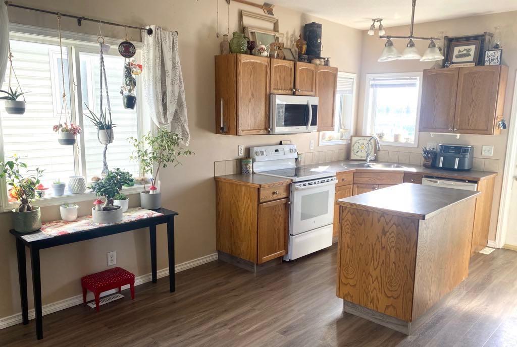 Picture for 4513 44 Avenue Close  