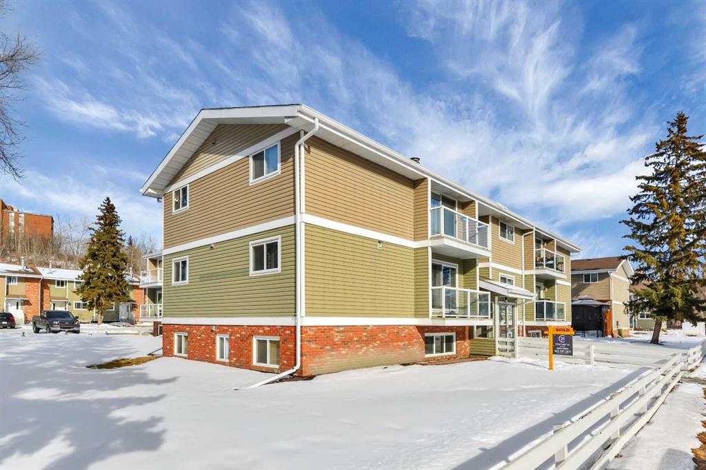 Picture for 305, 5812 61 Street 