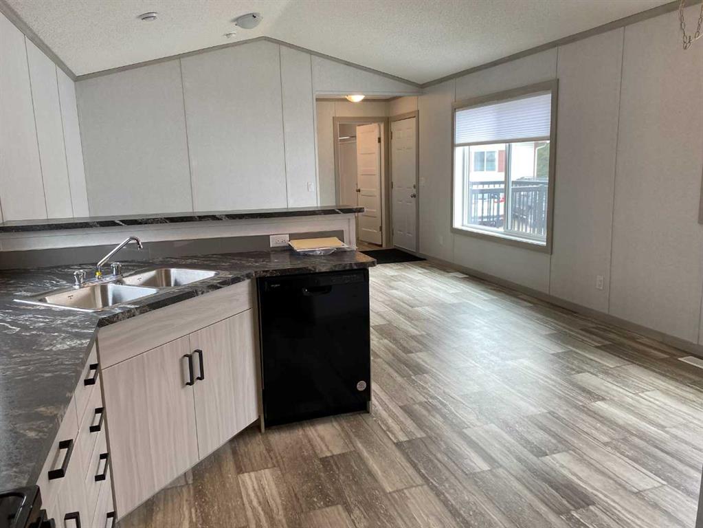 Picture for 36, 4308 42 Avenue 