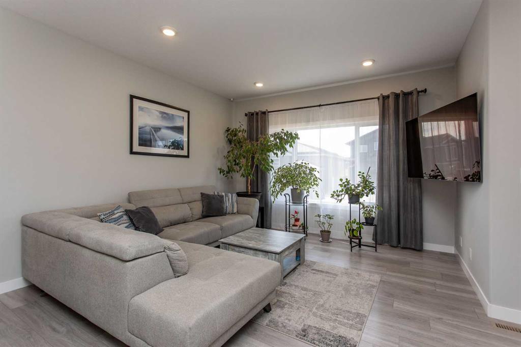 Picture for 203 Livingston Close 