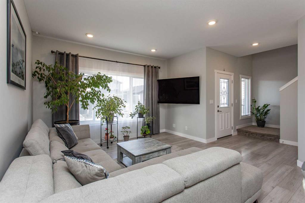 Picture for 203 Livingston Close 
