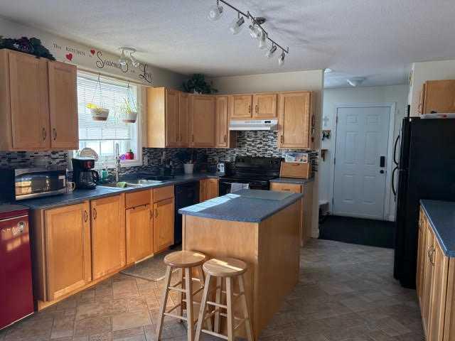 Picture for 5015 45 Street  https://www.cirrealty.ca/reb/cara/5/A2261725_8.jpg