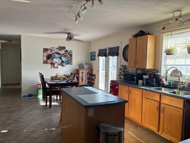 Picture for 5015 45 Street  https://www.cirrealty.ca/reb/cara/5/A2261725_9.jpg