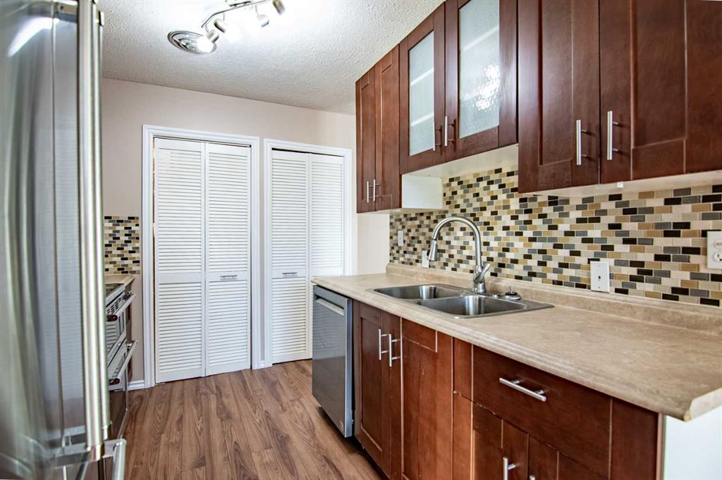 Picture for 2, 6320 58 Avenue  Picture for 2, 6320 58 Avenue