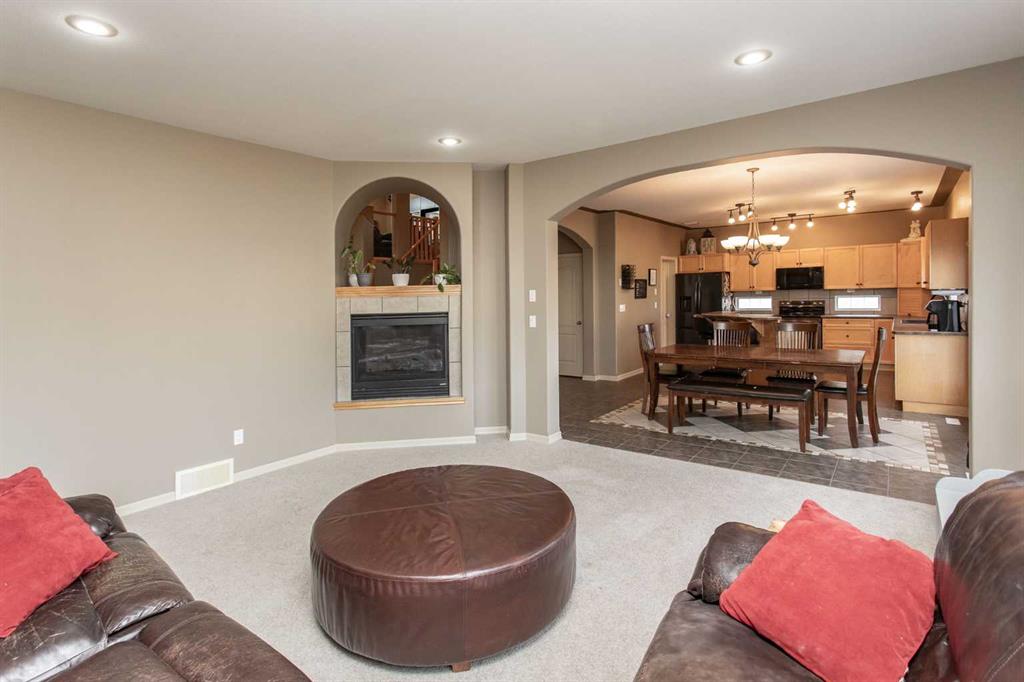 Picture for 35 Woodrow Close  https://www.cirrealty.ca/reb/cara/5/A2264075_10.jpg