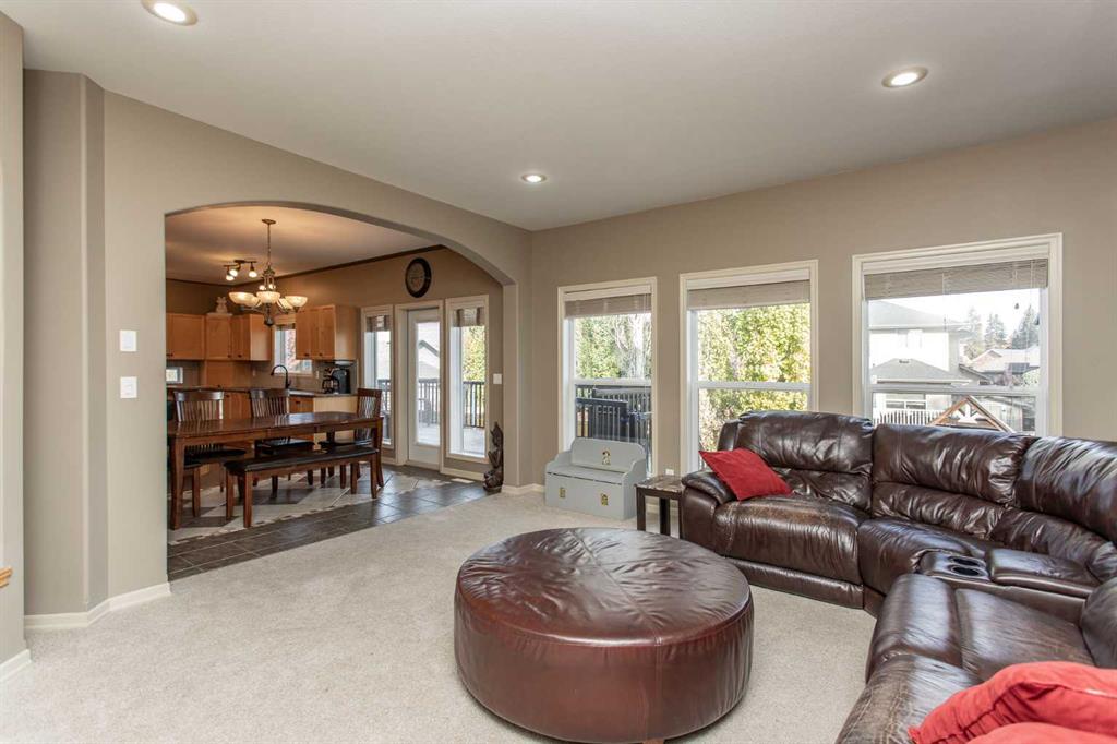 Picture for 35 Woodrow Close  https://www.cirrealty.ca/reb/cara/5/A2264075_12.jpg