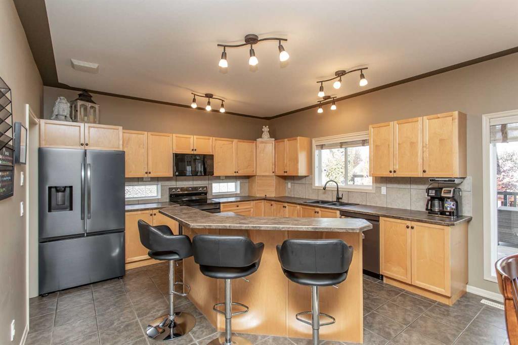 Picture for 35 Woodrow Close  https://www.cirrealty.ca/reb/cara/5/A2264075_13.jpg