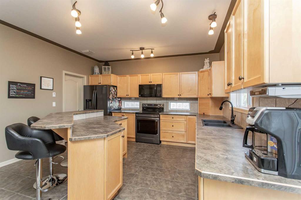 Picture for 35 Woodrow Close  https://www.cirrealty.ca/reb/cara/5/A2264075_16.jpg