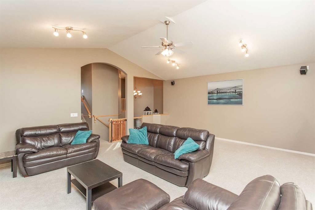 Picture for 35 Woodrow Close  https://www.cirrealty.ca/reb/cara/5/A2264075_21.jpg