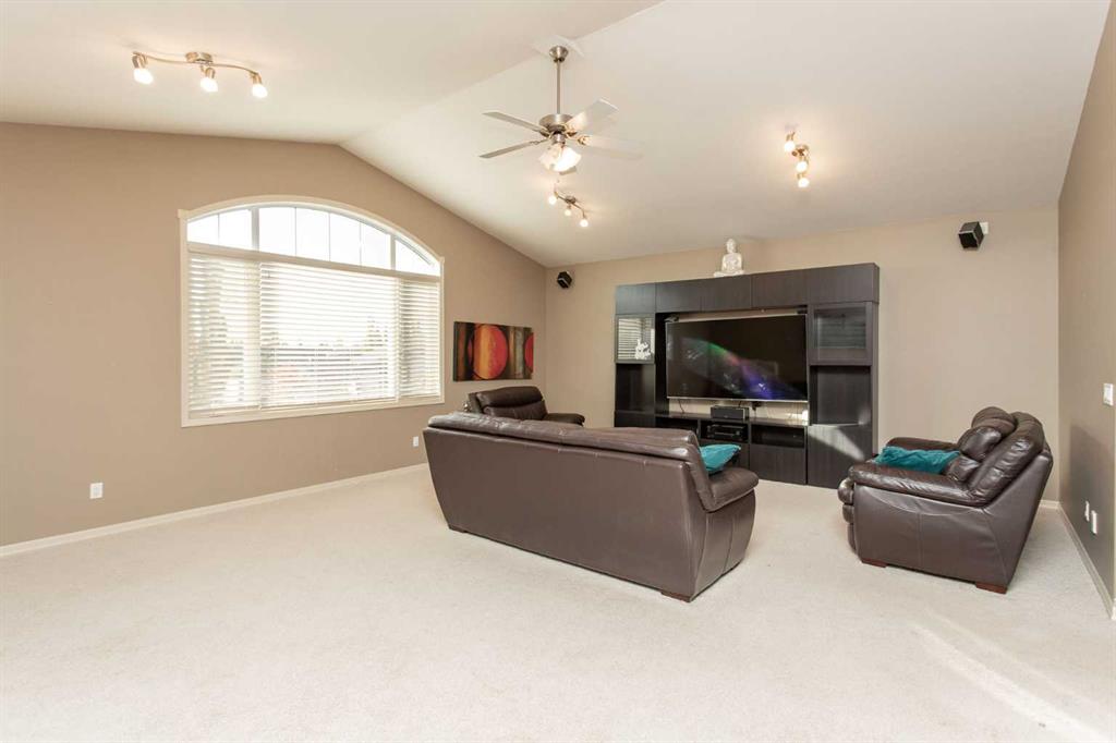 Picture for 35 Woodrow Close  https://www.cirrealty.ca/reb/cara/5/A2264075_23.jpg
