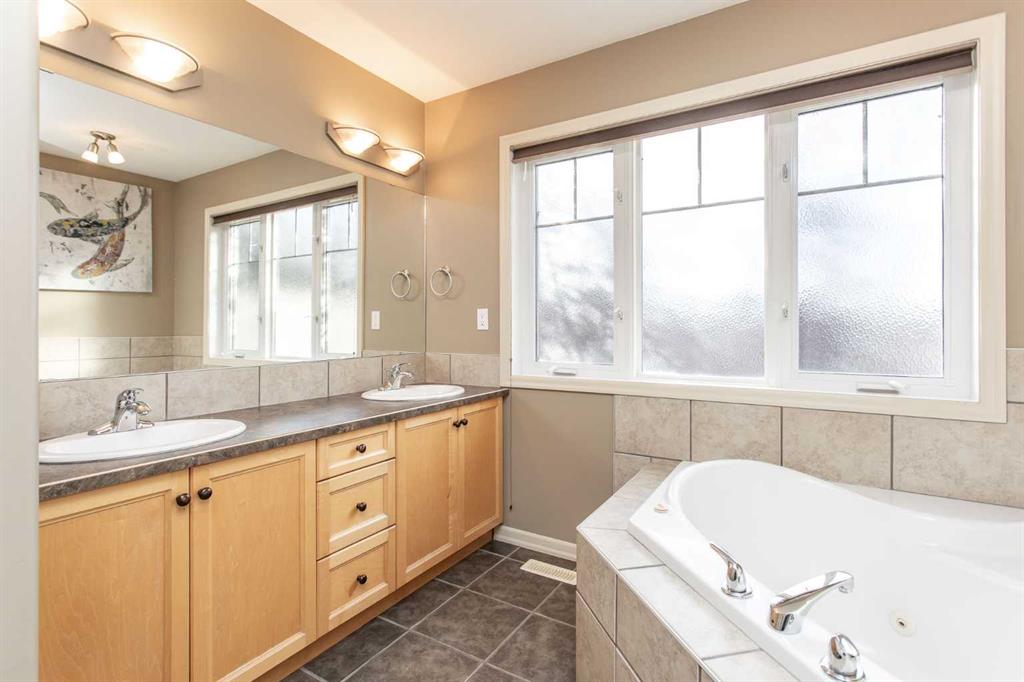 Picture for 35 Woodrow Close  https://www.cirrealty.ca/reb/cara/5/A2264075_28.jpg