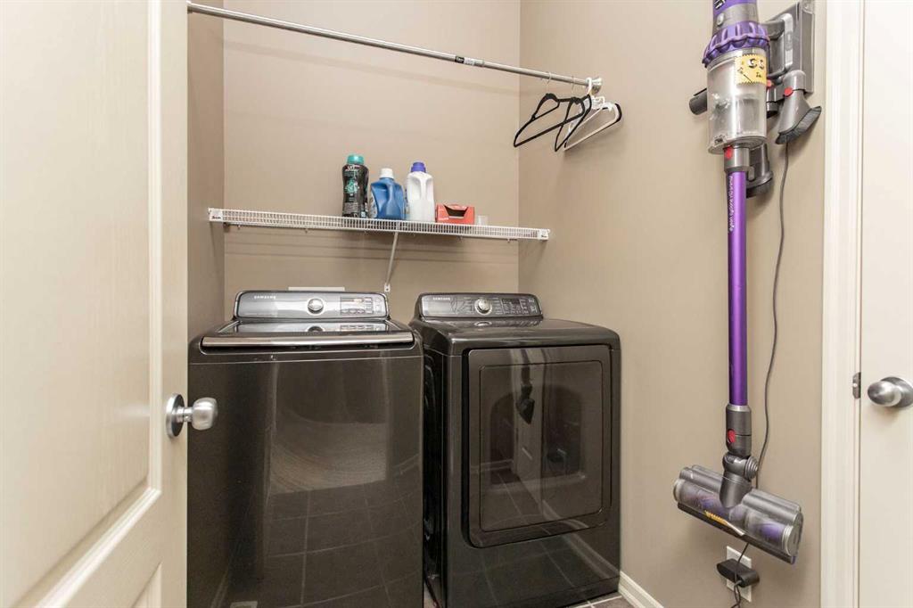 Picture for 35 Woodrow Close  https://www.cirrealty.ca/reb/cara/5/A2264075_32.jpg