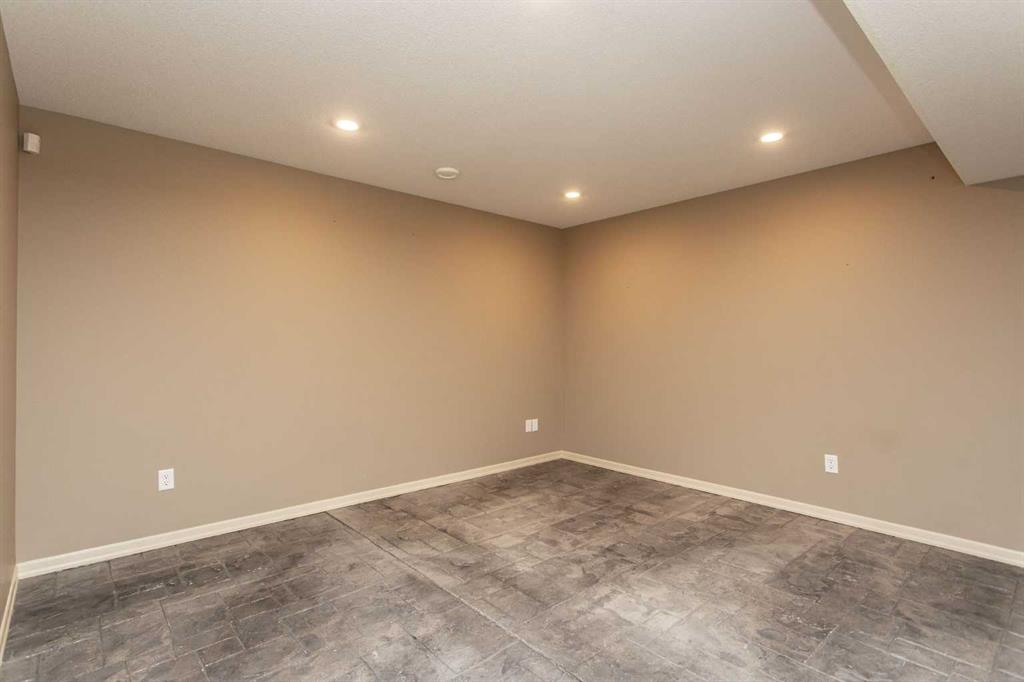 Picture for 35 Woodrow Close  https://www.cirrealty.ca/reb/cara/5/A2264075_37.jpg