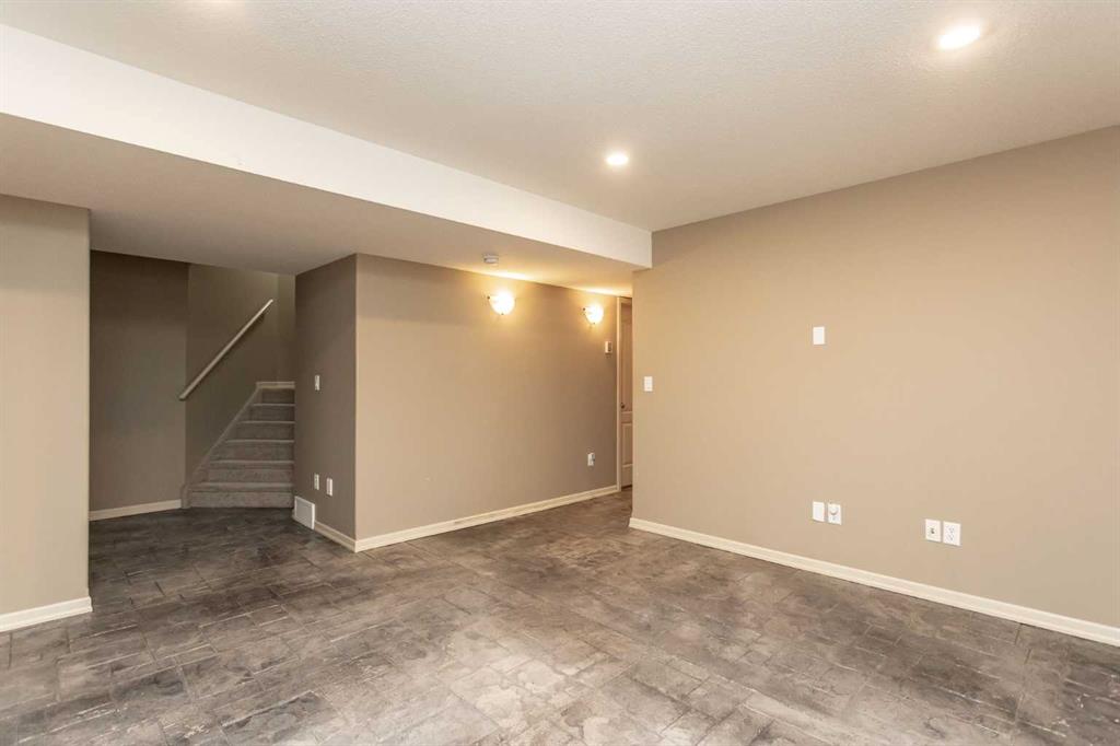Picture for 35 Woodrow Close  https://www.cirrealty.ca/reb/cara/5/A2264075_38.jpg