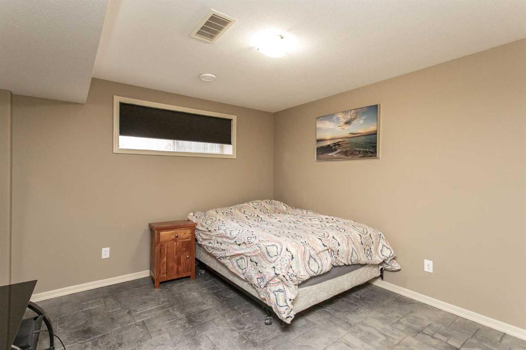 Picture for 35 Woodrow Close  https://www.cirrealty.ca/reb/cara/5/A2264075_39.jpg