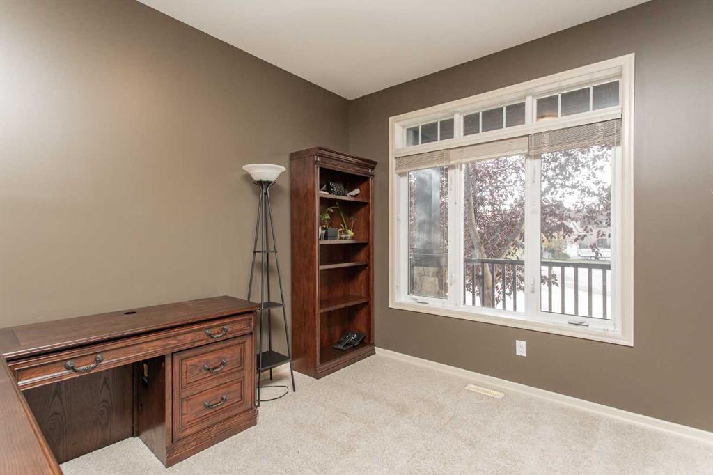 Picture for 35 Woodrow Close  https://www.cirrealty.ca/reb/cara/5/A2264075_9.jpg