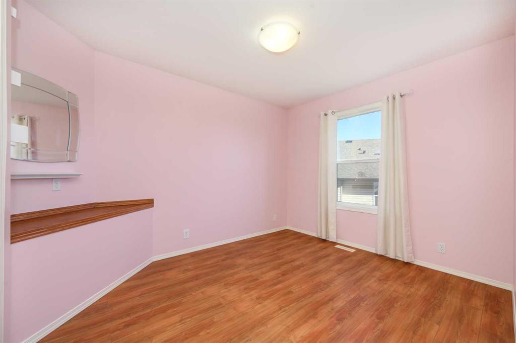 Picture for 39 KIRTON Close  https://www.cirrealty.ca/reb/cara/5/A2265095_11.jpg