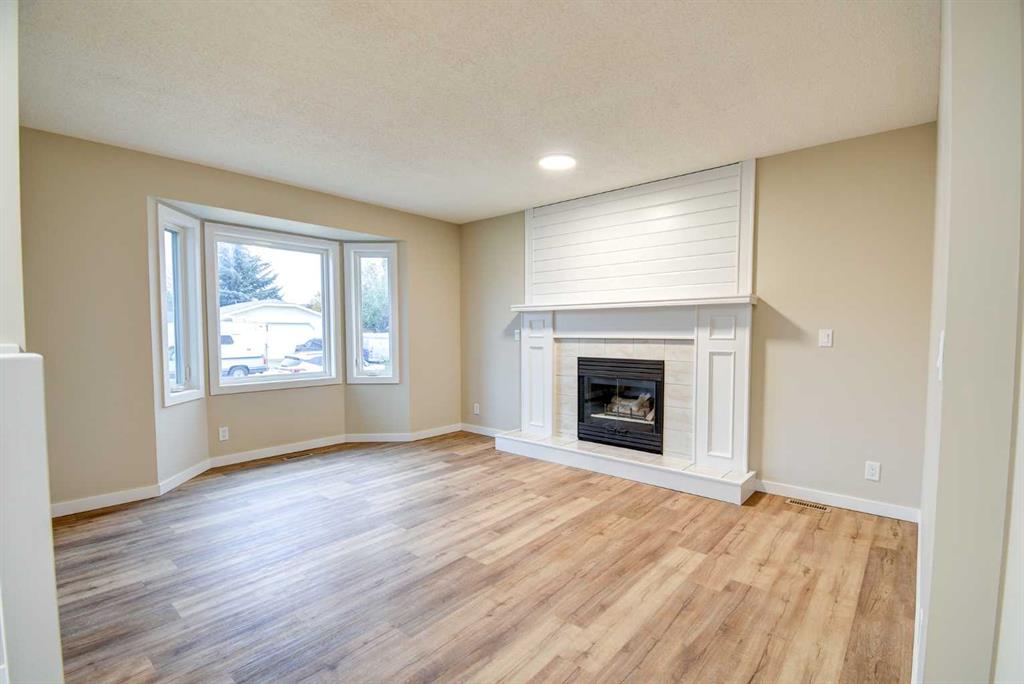 Picture for 112 Dixon Crescent  https://www.cirrealty.ca/reb/cara/5/A2265815_4.jpg