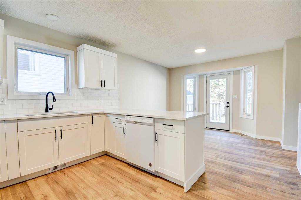 Picture for 112 Dixon Crescent  https://www.cirrealty.ca/reb/cara/5/A2265815_7.jpg