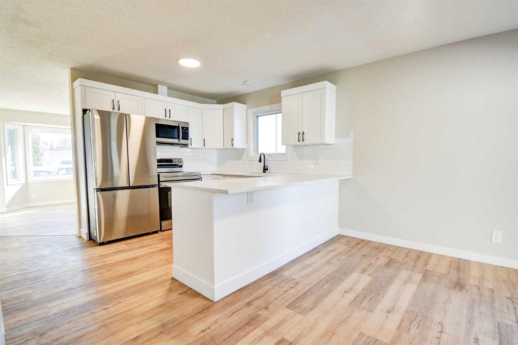 Picture for 112 Dixon Crescent  https://www.cirrealty.ca/reb/cara/5/A2265815_8.jpg