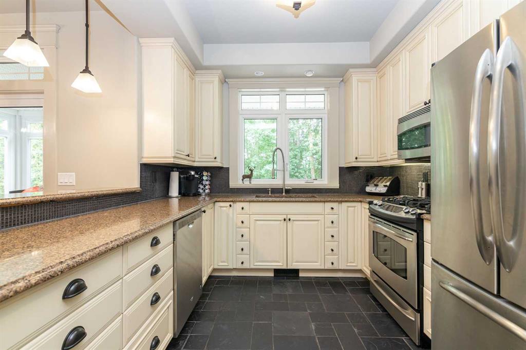 Picture for 244 Canal Street  https://www.cirrealty.ca/reb/cara/5/A2266195_18.jpg