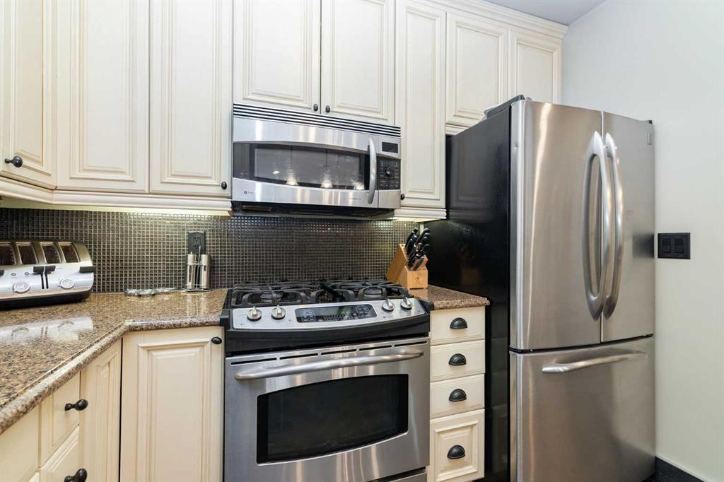Picture for 244 Canal Street  https://www.cirrealty.ca/reb/cara/5/A2266195_19.jpg
