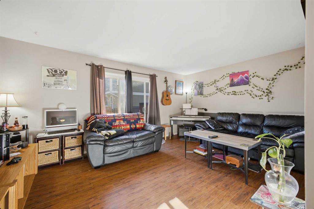 Picture for 34, 5935 63 Street 