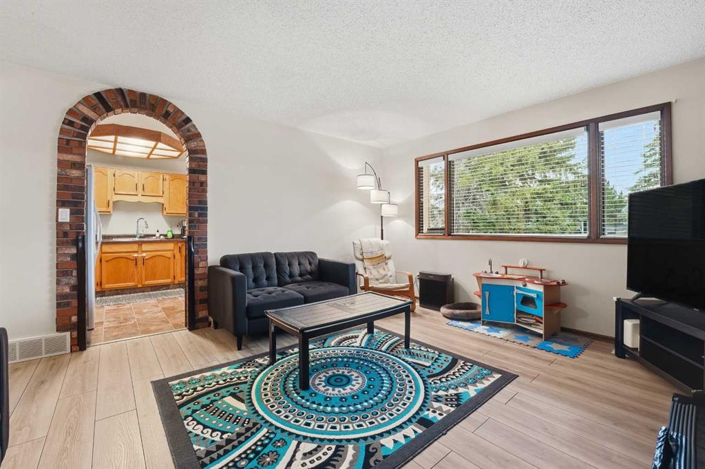 Picture for 62 McLevin Crescent  https://www.cirrealty.ca/reb/cara/5/A2266965_8.jpg