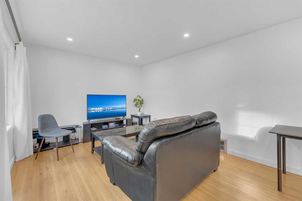 Picture for 5422 37 Street 