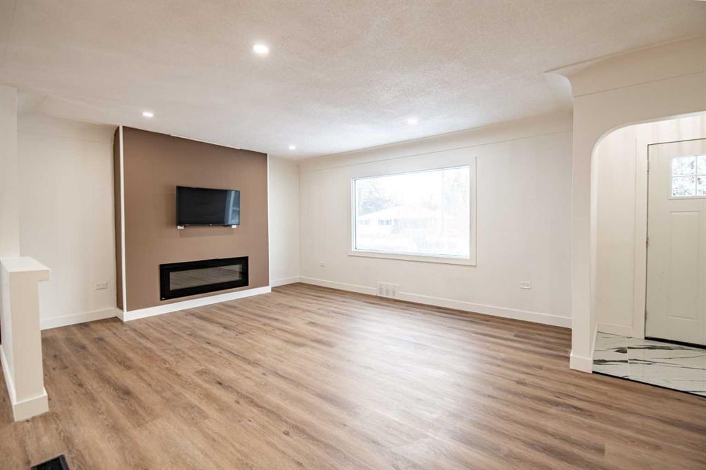 Picture for 4126 51 Street 