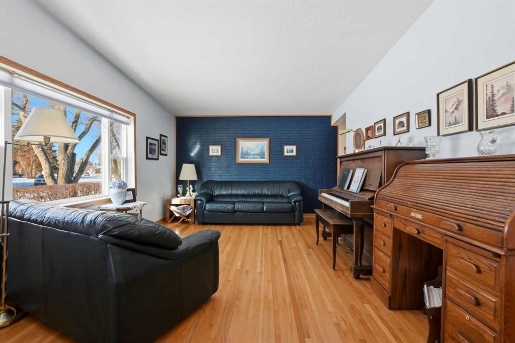 Picture for 4421 35 Avenue 