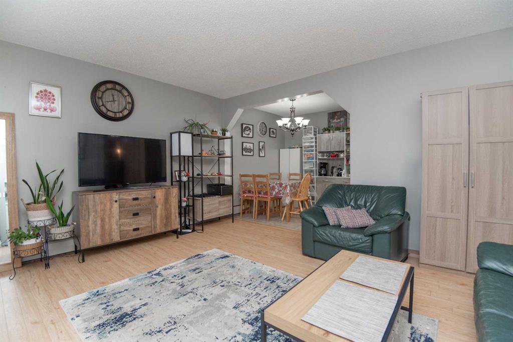 Picture for 212, 5326 47 Avenue 