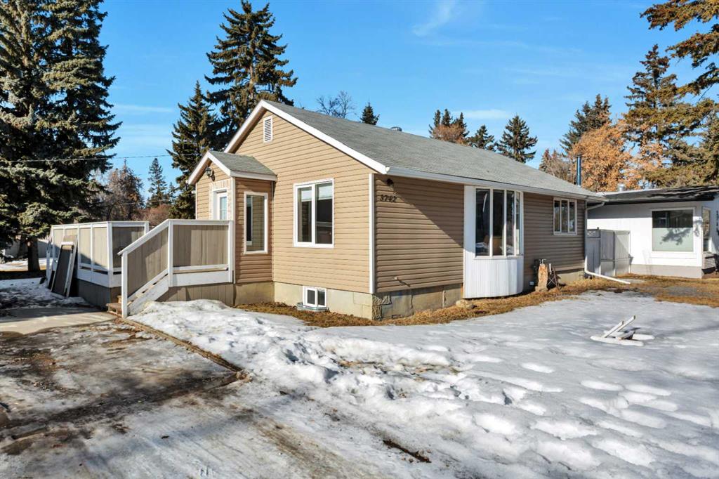 Picture for 3742 44 Avenue 