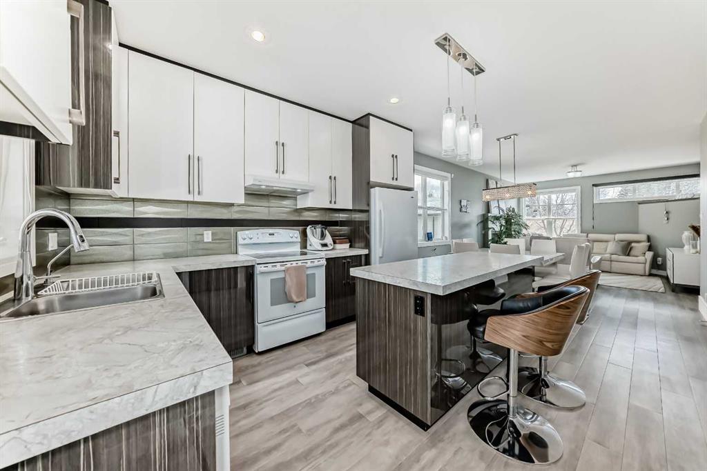 Picture for 4030 40 Street Close  