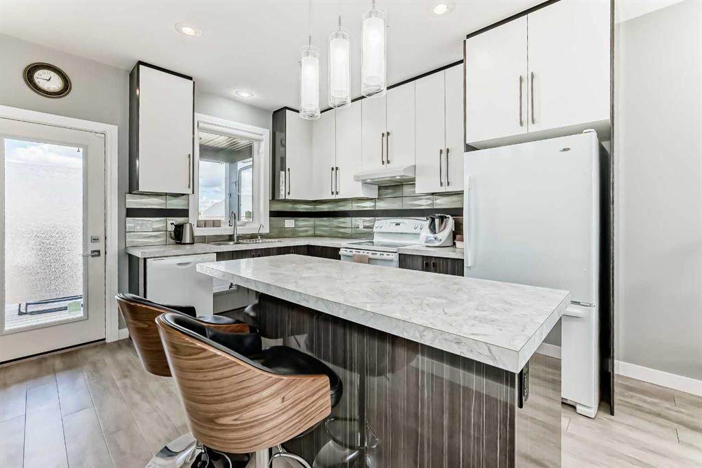 Picture for 4030 40 Street Close  