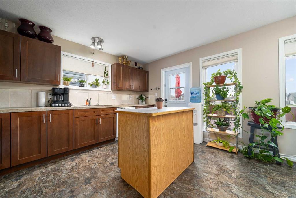 Picture for 307 16 Street E