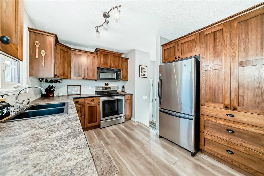 Picture for 8 Haliburton Crescent 