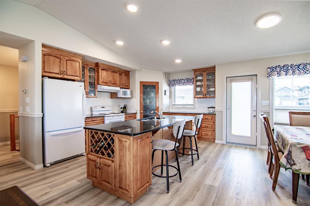 Picture for 8 Oswald Close  https://www.cirrealty.ca/reb/cara/6/A2260856_19.jpg