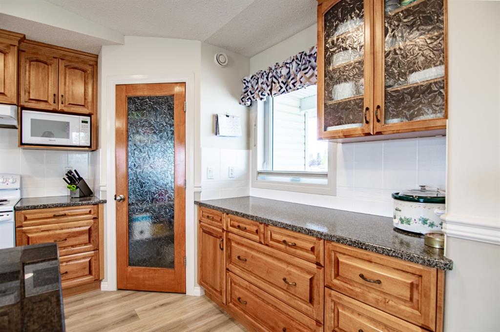 Picture for 8 Oswald Close  https://www.cirrealty.ca/reb/cara/6/A2260856_24.jpg