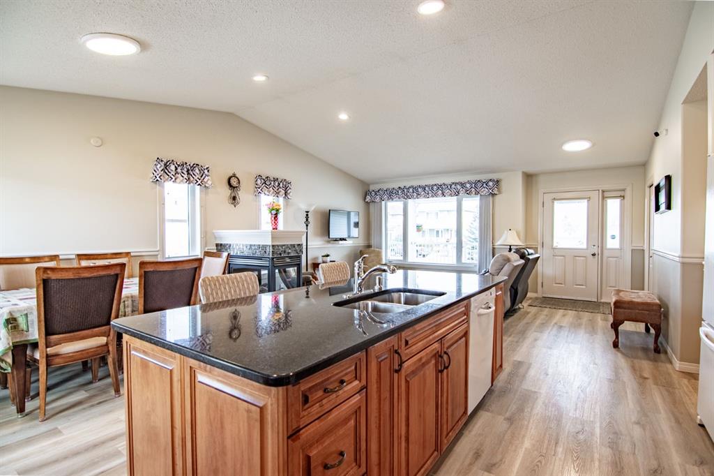 Picture for 8 Oswald Close  https://www.cirrealty.ca/reb/cara/6/A2260856_26.jpg