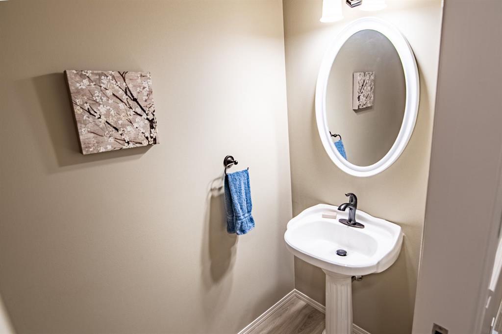 Picture for 8 Oswald Close  https://www.cirrealty.ca/reb/cara/6/A2260856_37.jpg