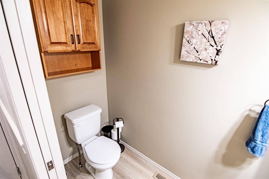 Picture for 8 Oswald Close  https://www.cirrealty.ca/reb/cara/6/A2260856_38.jpg