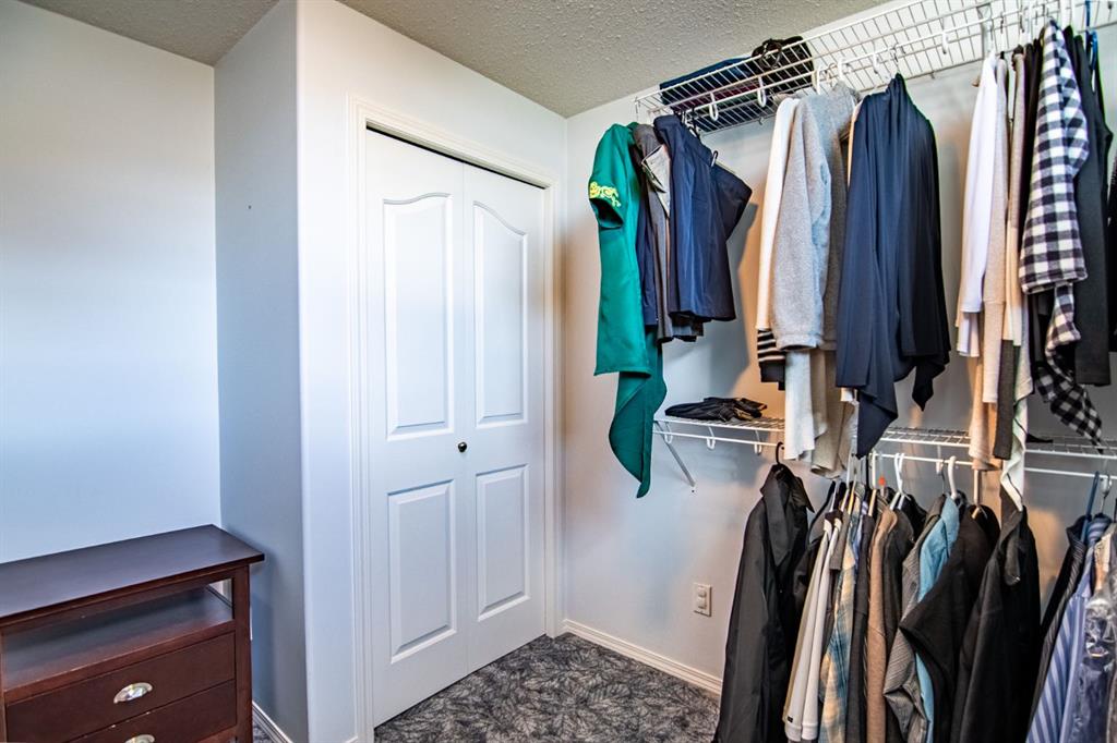Picture for 8 Oswald Close  https://www.cirrealty.ca/reb/cara/6/A2260856_41.jpg