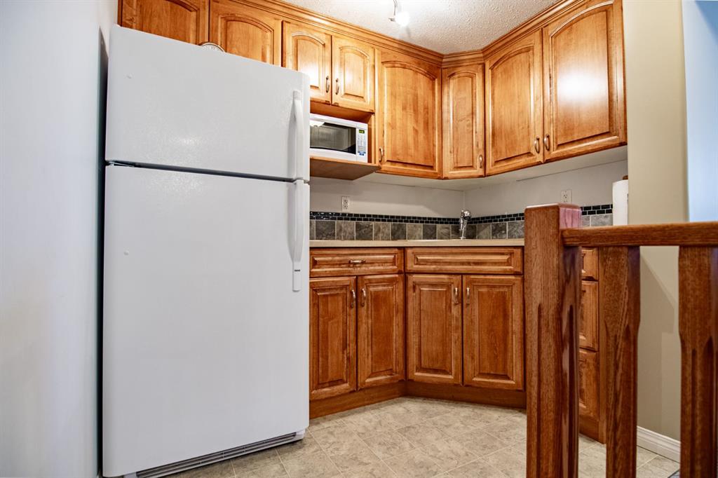 Picture for 8 Oswald Close  https://www.cirrealty.ca/reb/cara/6/A2260856_42.jpg