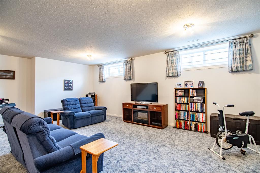 Picture for 8 Oswald Close  https://www.cirrealty.ca/reb/cara/6/A2260856_46.jpg