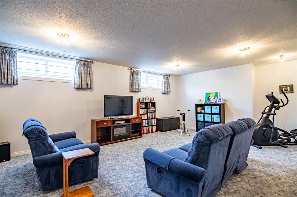 Picture for 8 Oswald Close  https://www.cirrealty.ca/reb/cara/6/A2260856_47.jpg