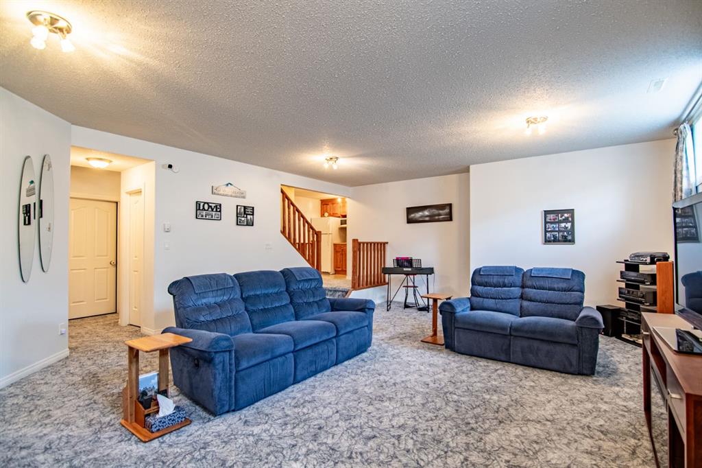 Picture for 8 Oswald Close  https://www.cirrealty.ca/reb/cara/6/A2260856_49.jpg
