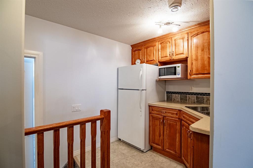 Picture for 8 Oswald Close  https://www.cirrealty.ca/reb/cara/6/A2260856_50.jpg