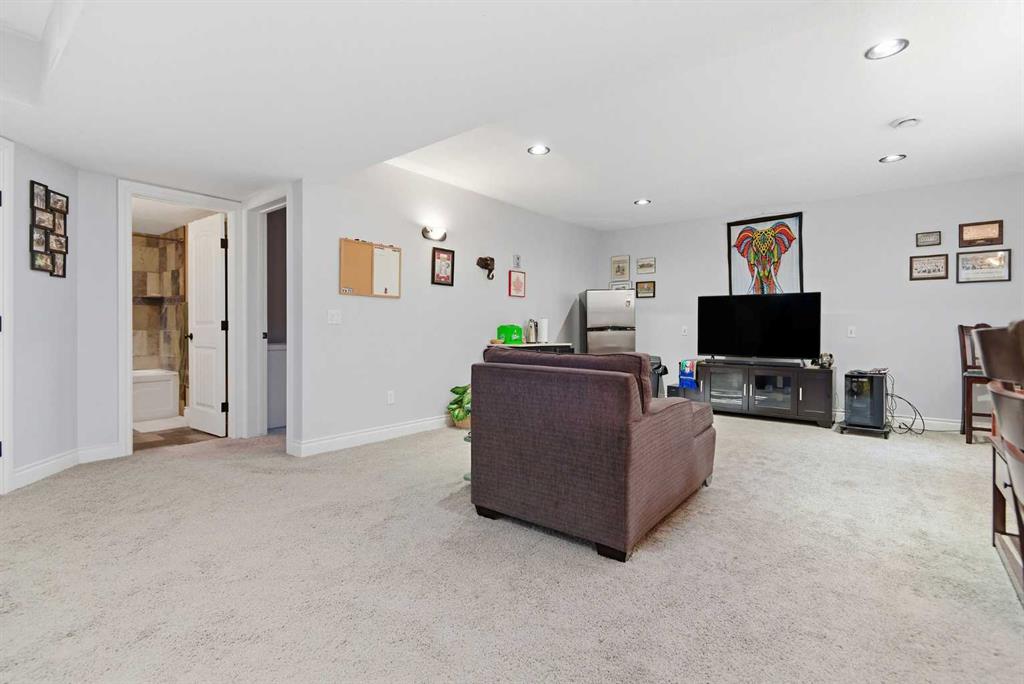 Picture for 184 Jenner Crescent  https://www.cirrealty.ca/reb/cara/6/A2265586_20.jpg